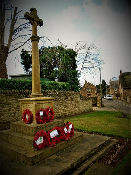 Byfield War Memorial 2016A